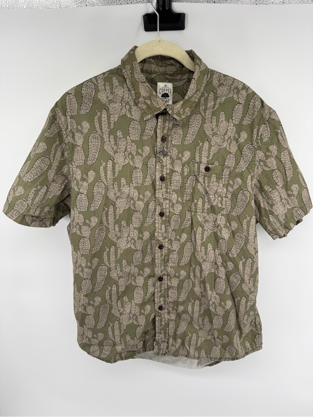 Casual Olive Green Short-Sleeve Button-Down Shirt with Cactus Print - Picture 4 of 7